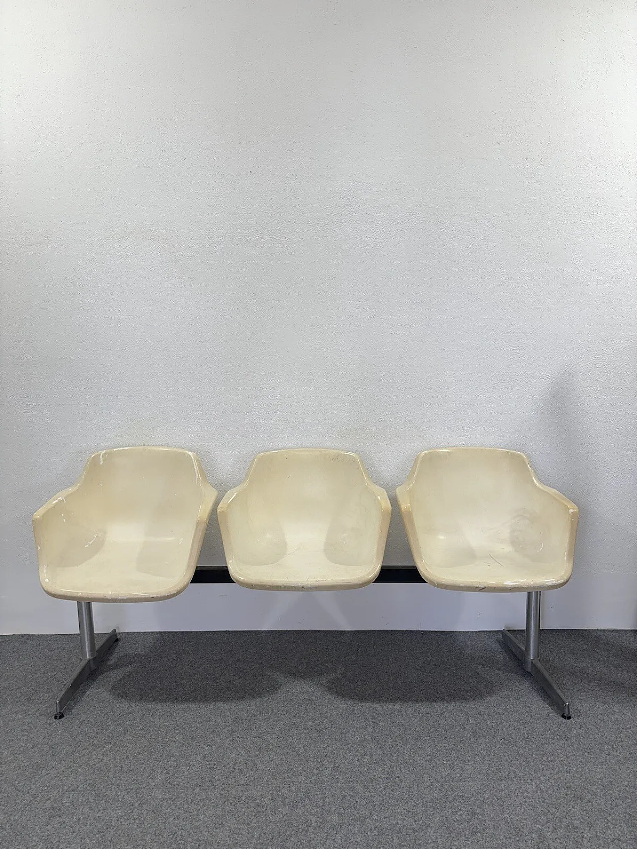 Airport bench by Charles & Ray Eames for Herman Miller, '900 5