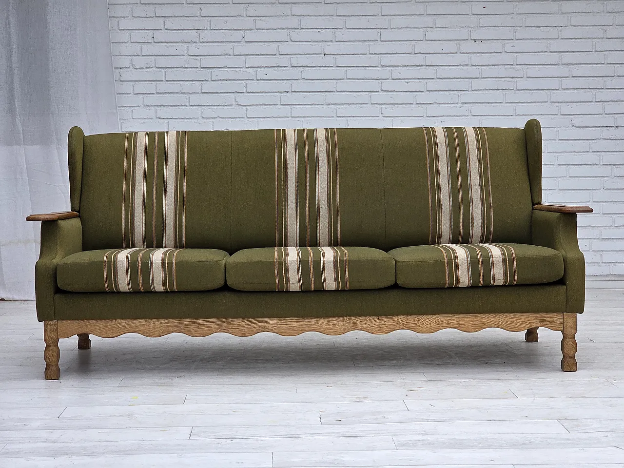 Divano danese a 3 posti in lana e legno massello di rovere, anni '70 1