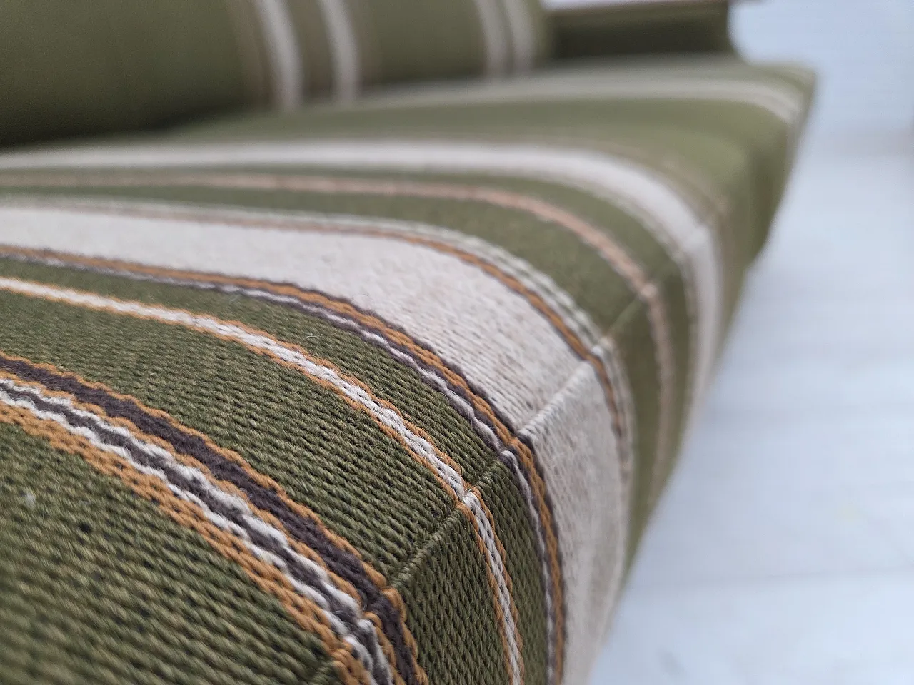 Divano danese a 3 posti in lana e legno massello di rovere, anni '70 5