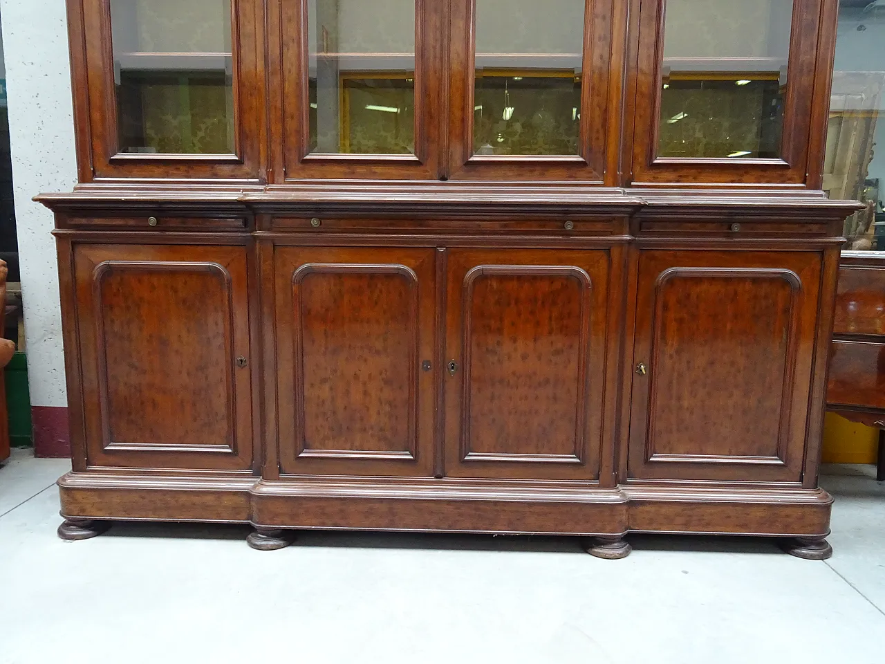 Napoleon III bookcase in mahogany with carved glass, 1880 2
