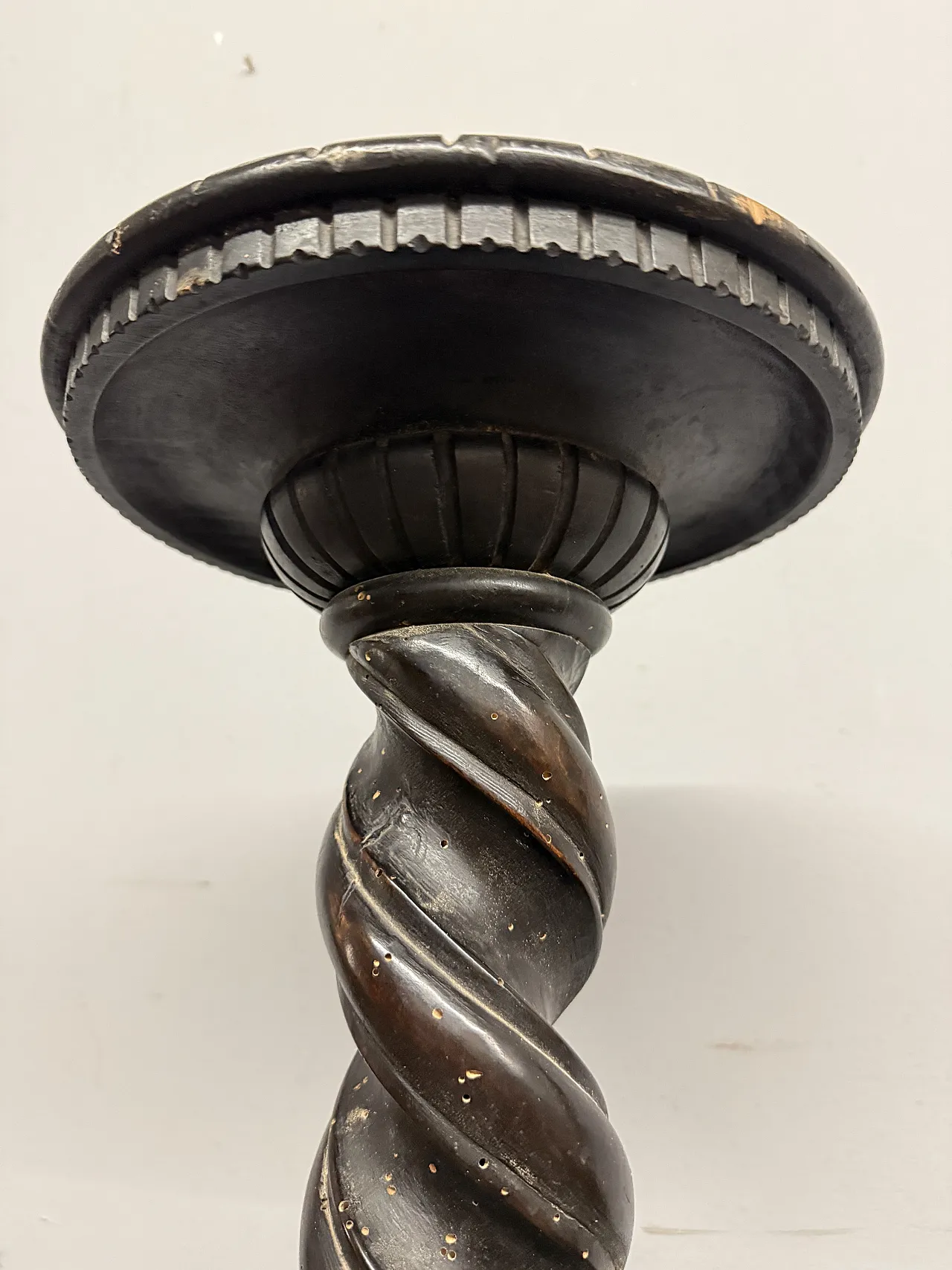 Neo-Renaissance column in walnut, carved, 1920 3