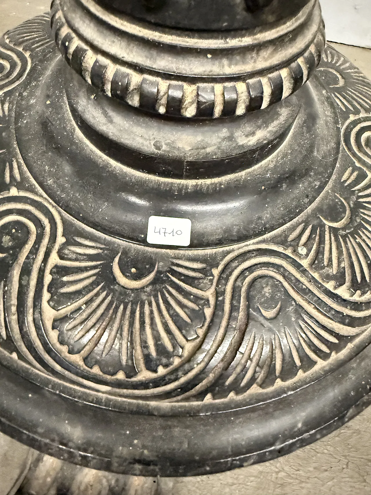 Neo-Renaissance column in walnut, carved, 1920 7