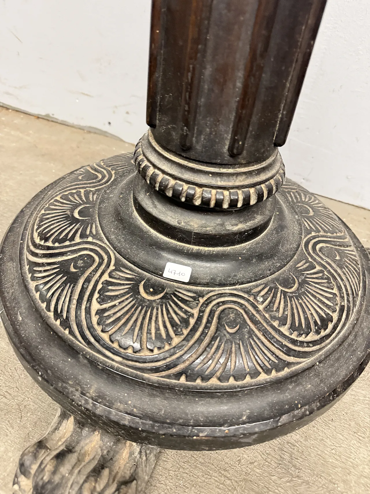 Neo-Renaissance column in walnut, carved, 1920 8