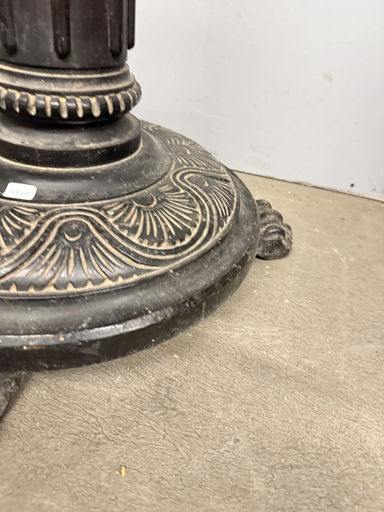 Neo-Renaissance column in walnut, carved, 1920 9