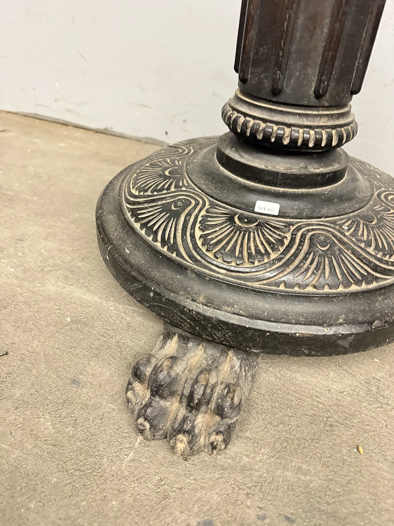 Neo-Renaissance column in walnut, carved, 1920 10