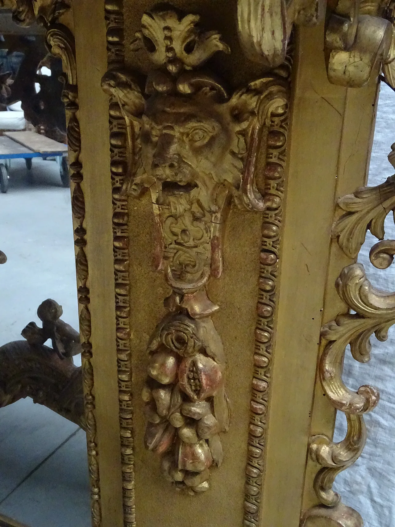 Carved gilded Piedmontese console in plaster, wood and mirro, '800 3