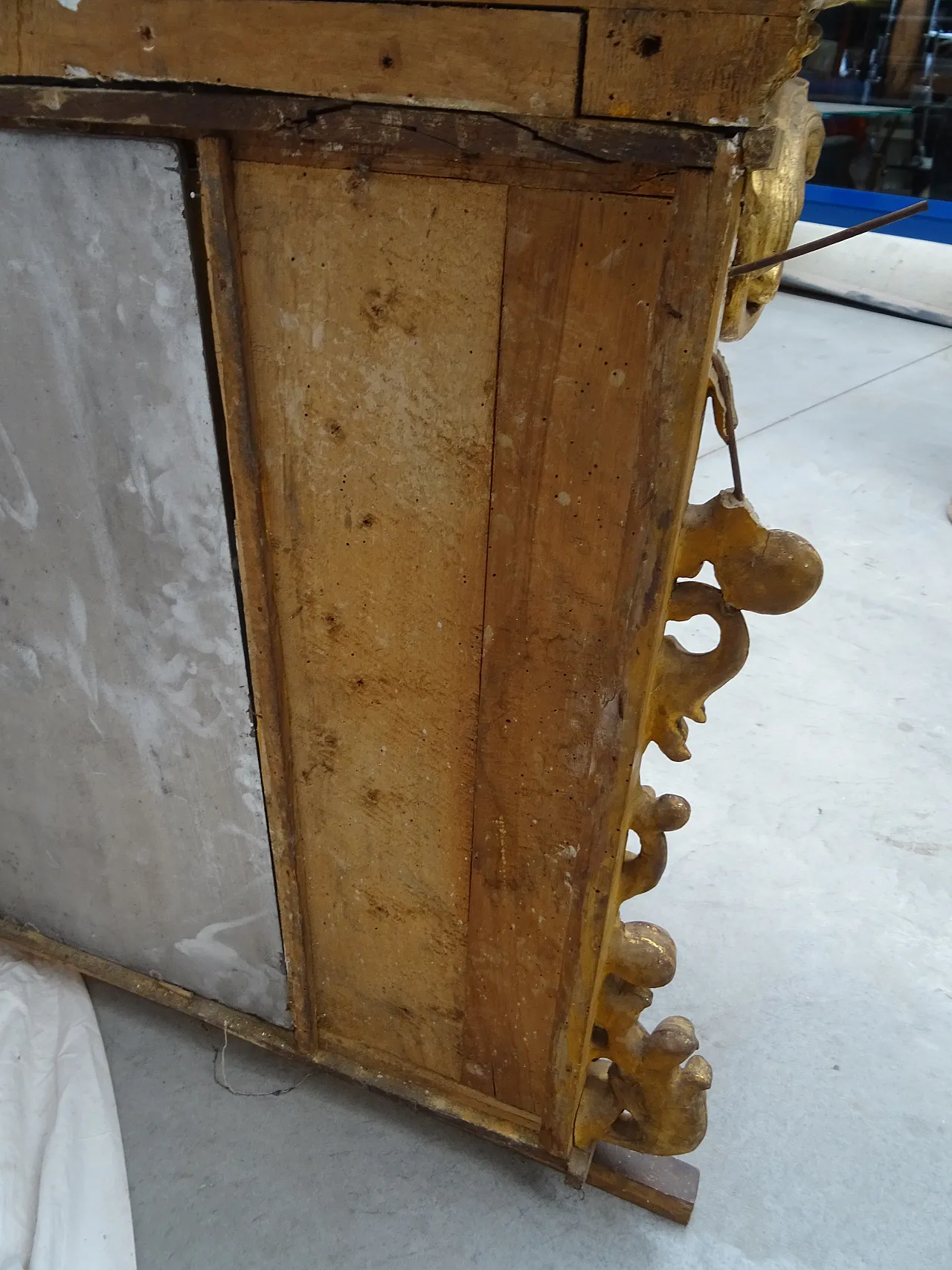 Carved gilded Piedmontese console in plaster, wood and mirro, '800 7
