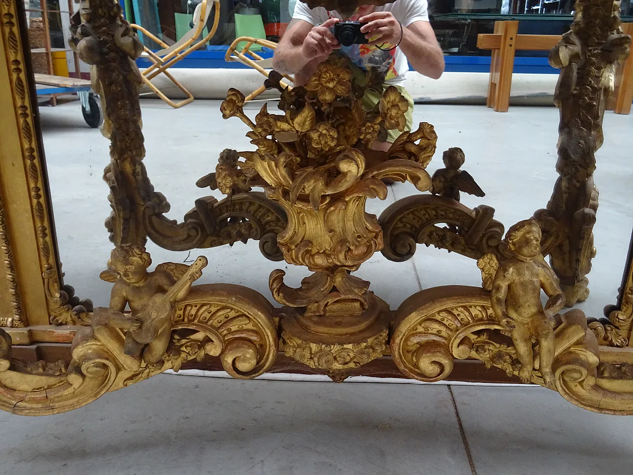 Carved gilded Piedmontese console in plaster, wood and mirro, '800 9