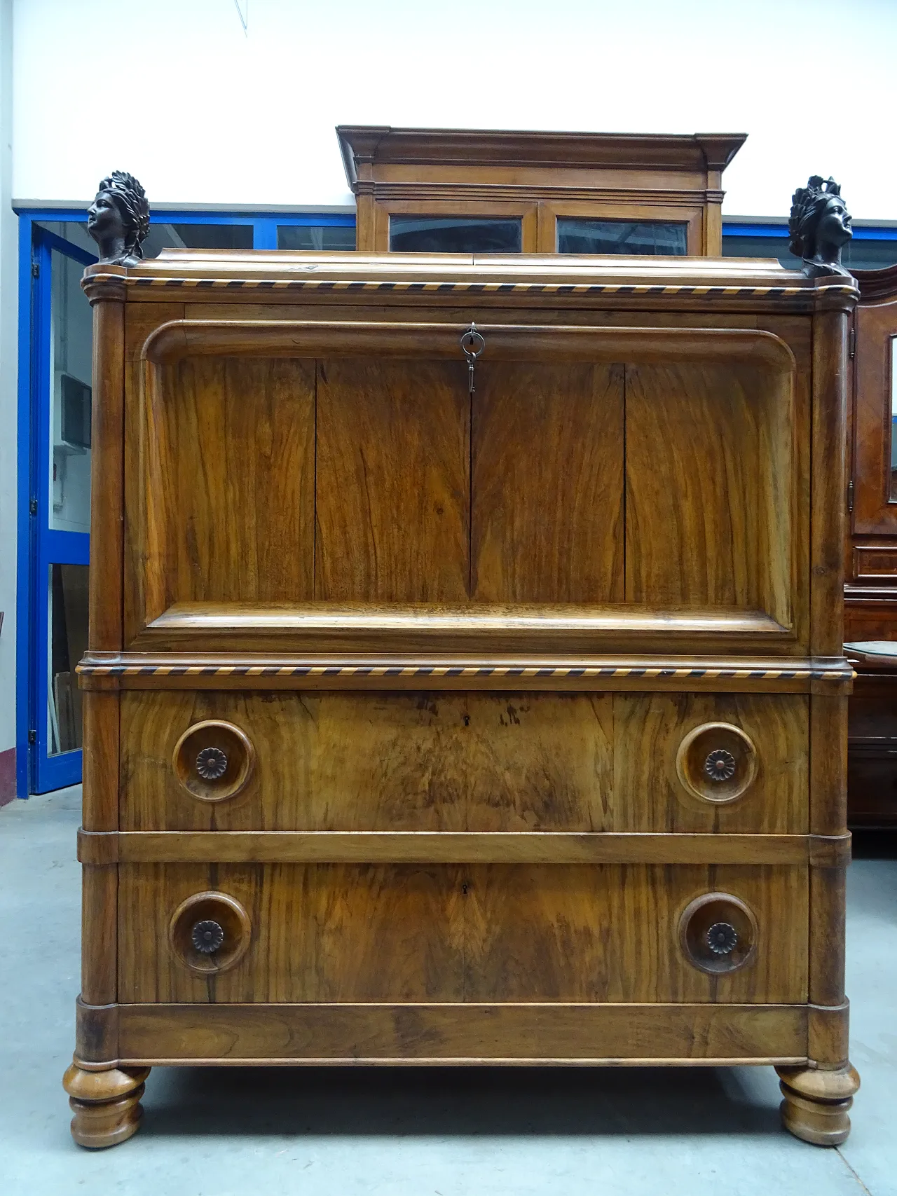 Secretaire Biedermaier in noce scolpito, prima metà '800 1