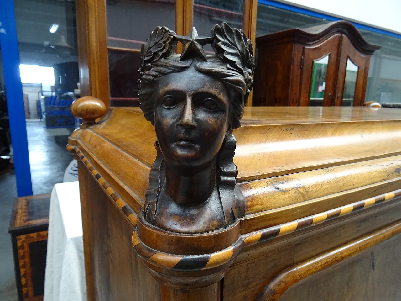 Secretaire Biedermaier in noce scolpito, prima metà '800 2