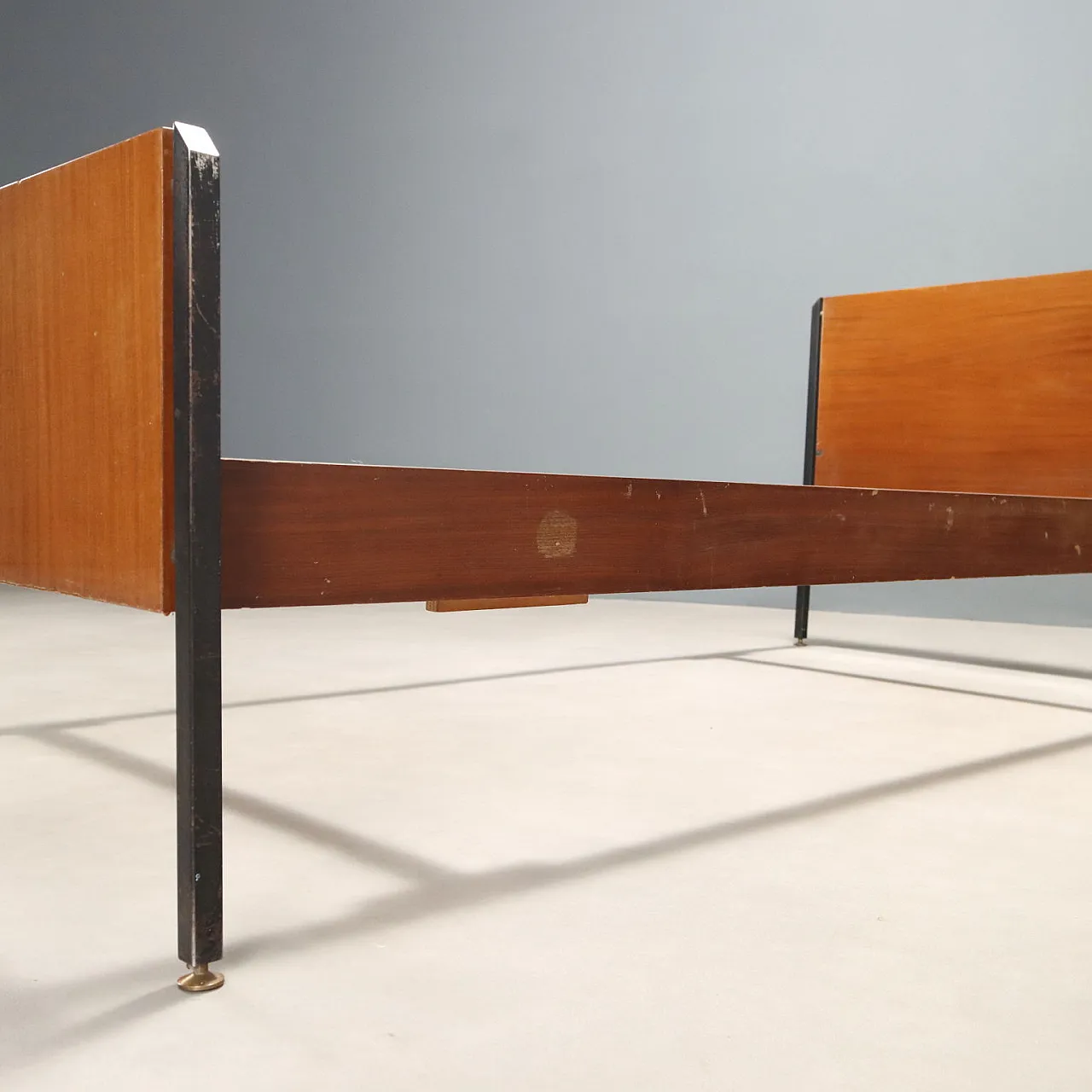 Letto singolo in legno e metallo, anni '60 9