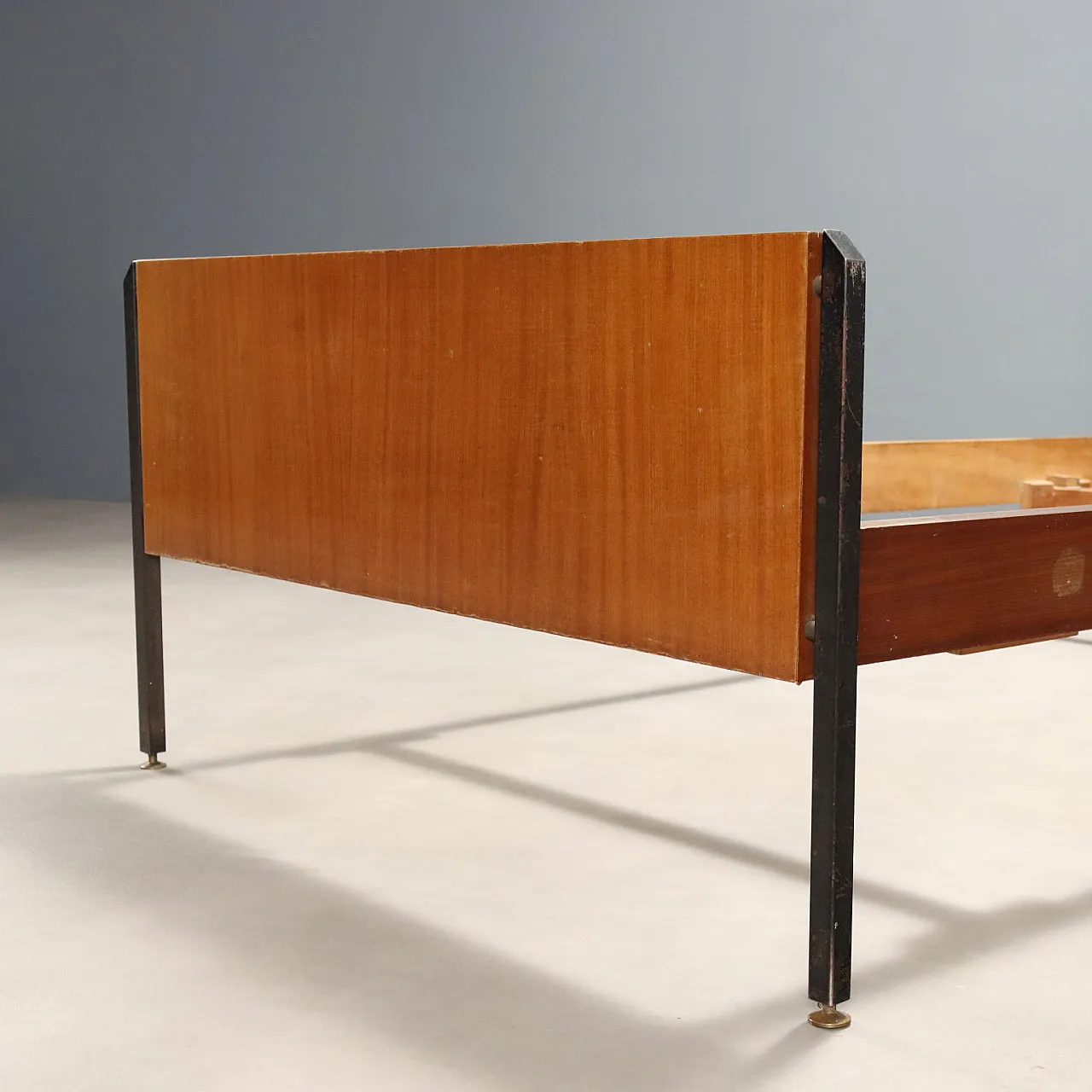 Letto singolo in legno e metallo, anni '60 10