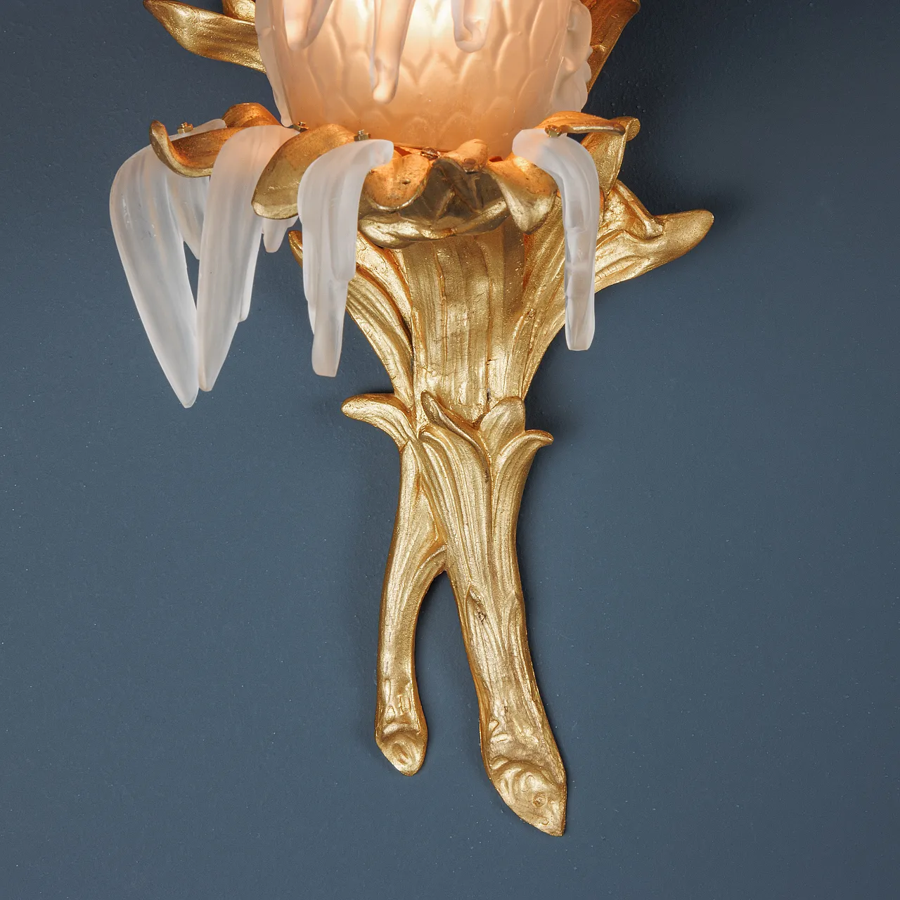 Pair of Art Nouveau two-light appliques in glass and gilded bronze 4