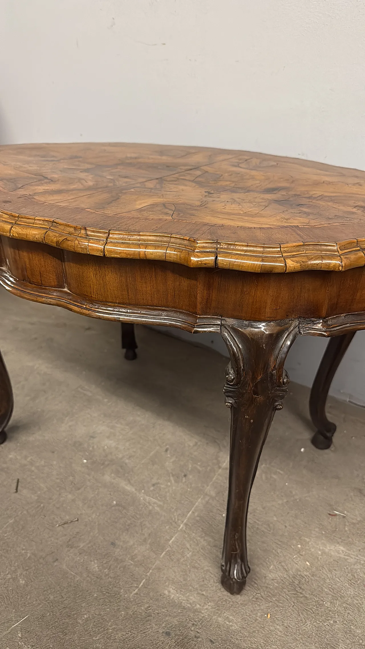 Tavolinetto da salotto noce e radica barocchetto, 1940 2