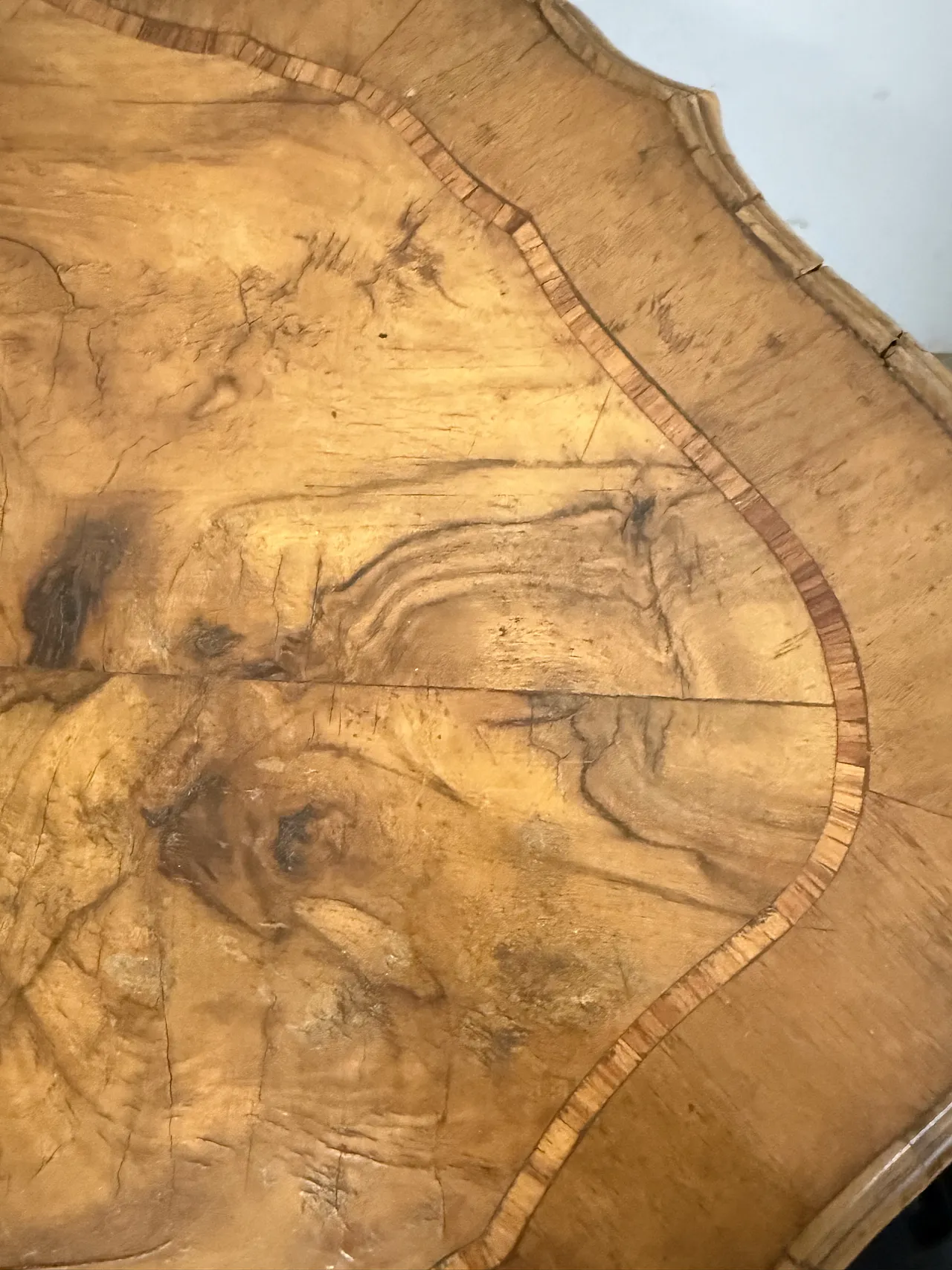 Tavolinetto da salotto noce e radica barocchetto, 1940 3