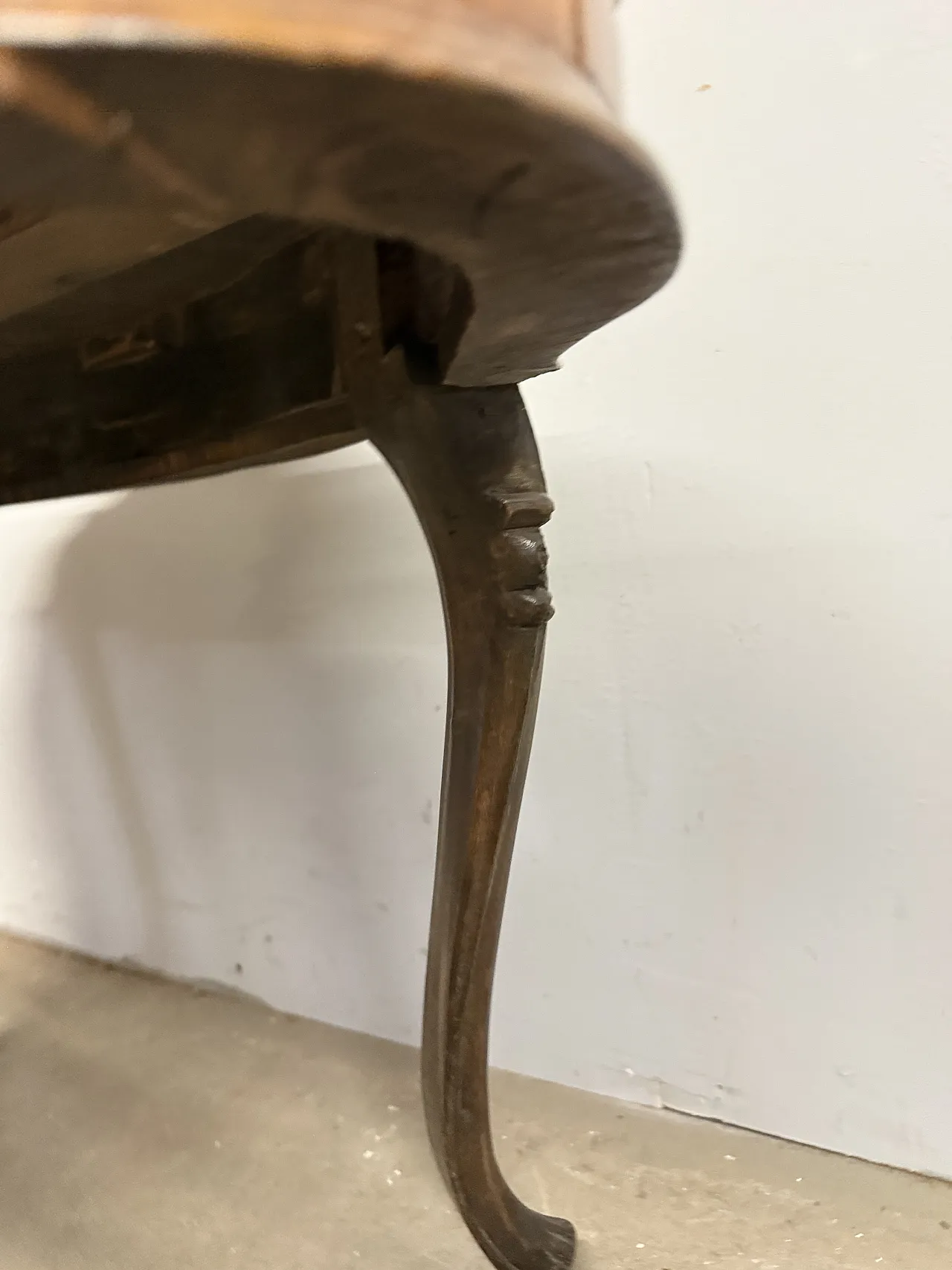 Tavolinetto da salotto noce e radica barocchetto, 1940 5