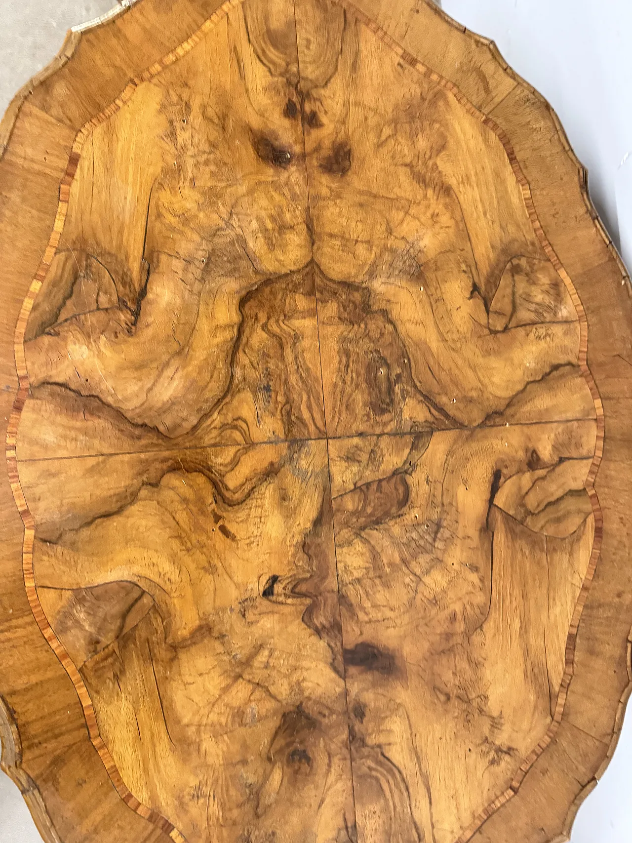 Tavolinetto da salotto noce e radica barocchetto, 1940 13