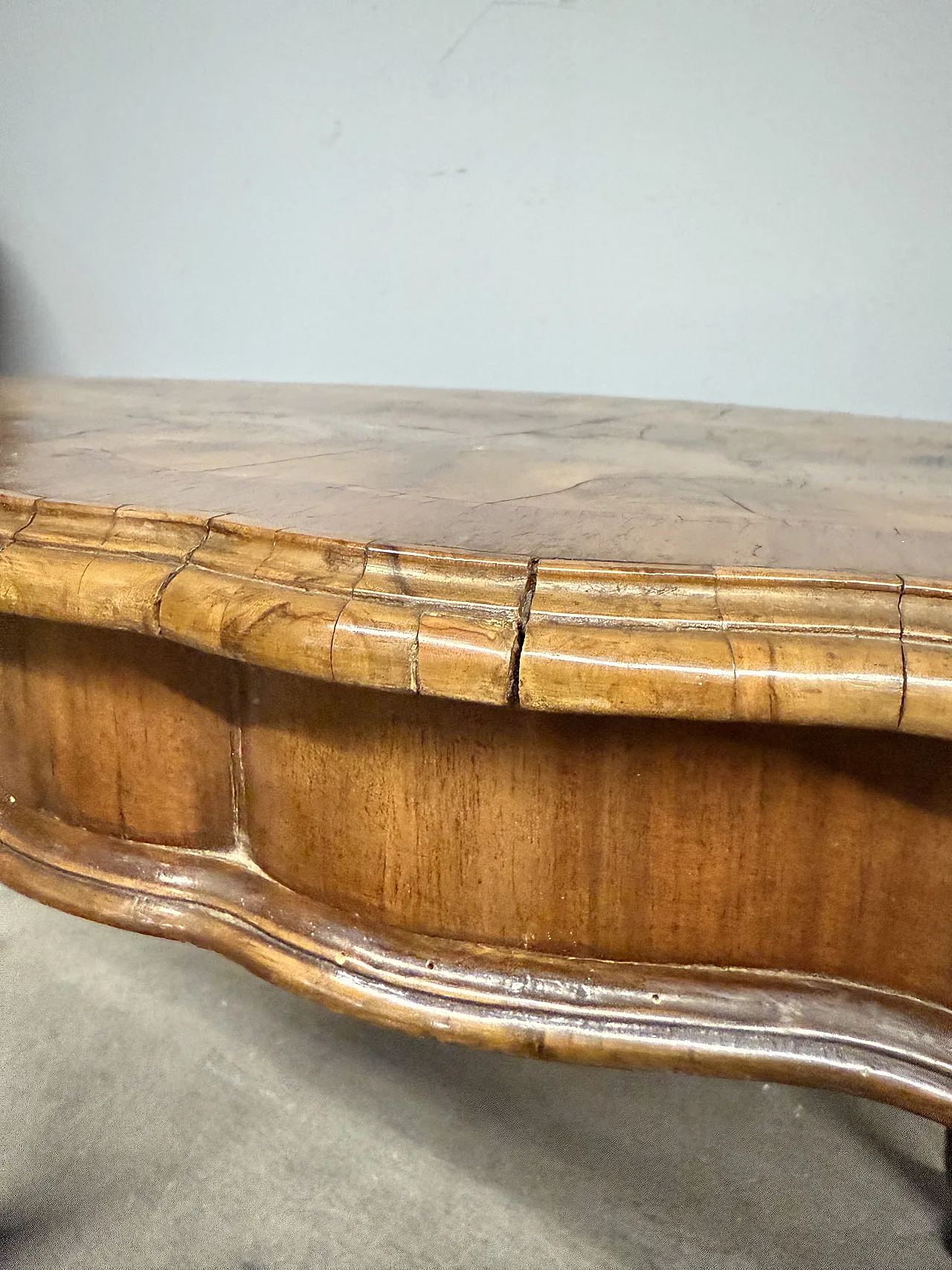 Tavolinetto da salotto noce e radica barocchetto, 1940 14