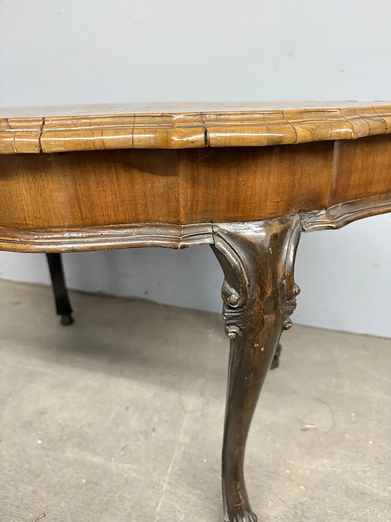 Tavolinetto da salotto noce e radica barocchetto, 1940 16