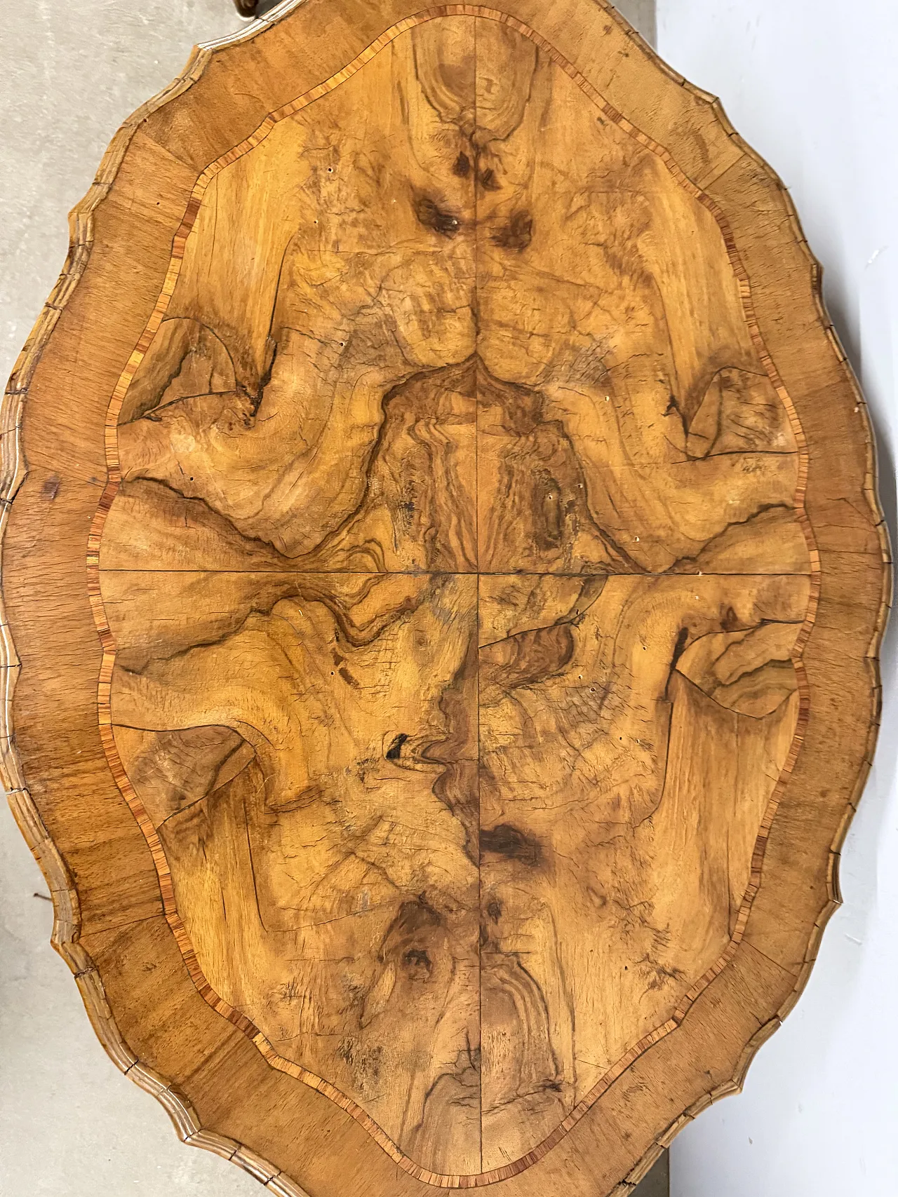 Tavolinetto da salotto noce e radica barocchetto, 1940 18