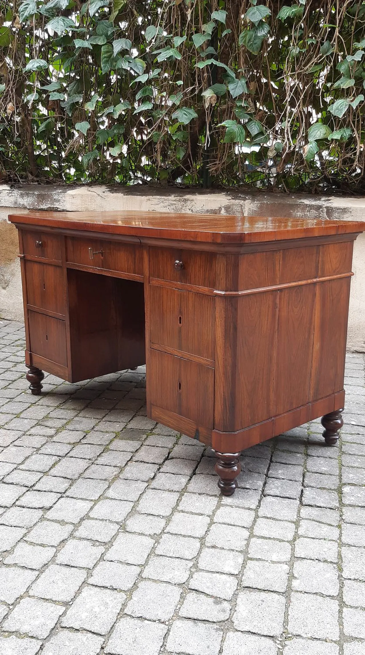 Scrivania lastronata in noce, '800 2