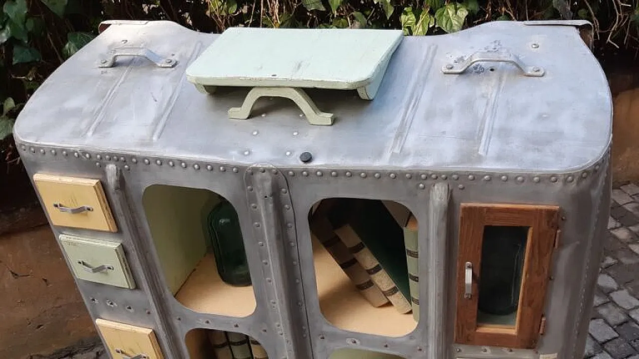 Credenza navale in alluminio con inserti in legno, anni '50 2