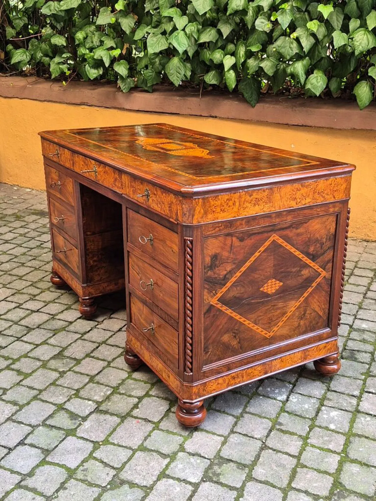 Walnut veneered desk with inlays, 19th century 6