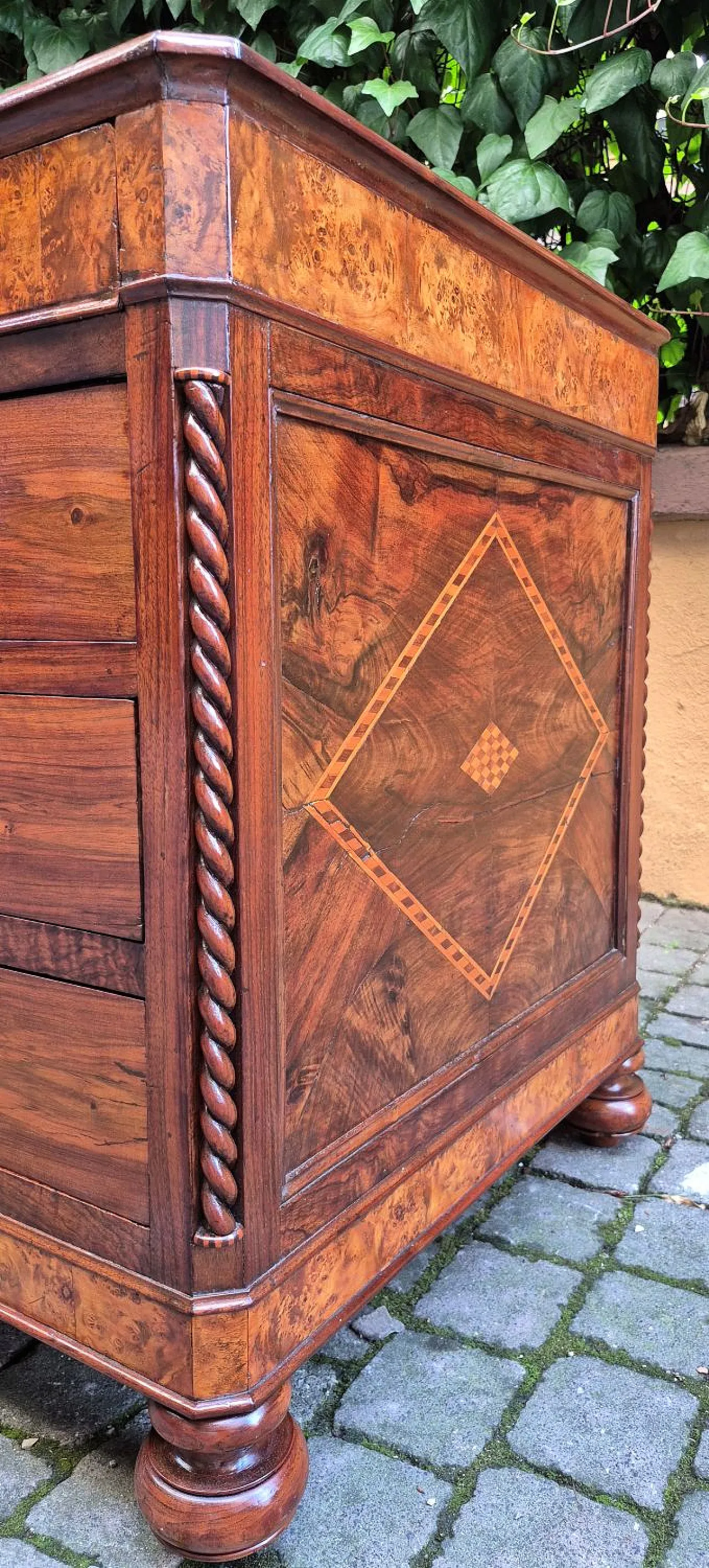 Walnut veneered desk with inlays, 19th century 8