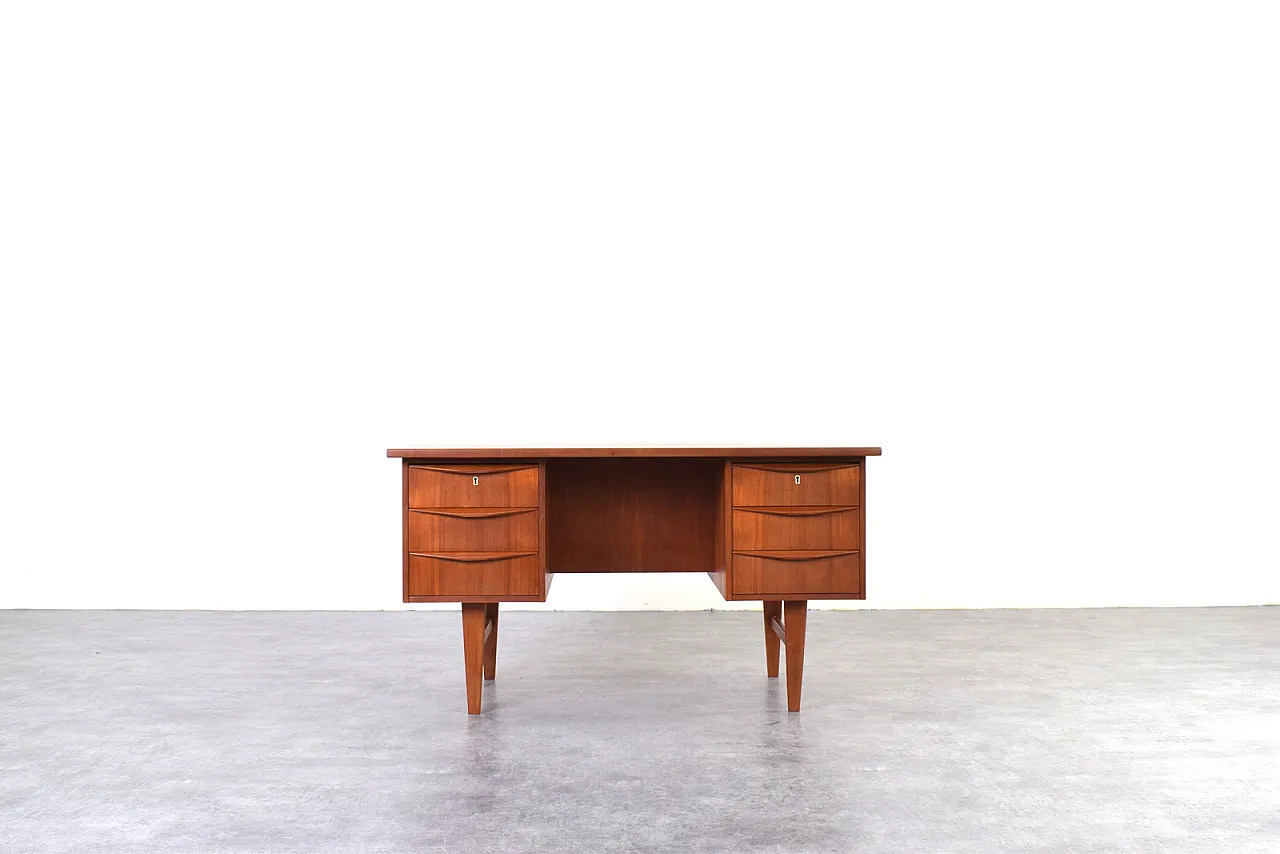 Mid-Century Danish teak executive Desk, 1960s 1