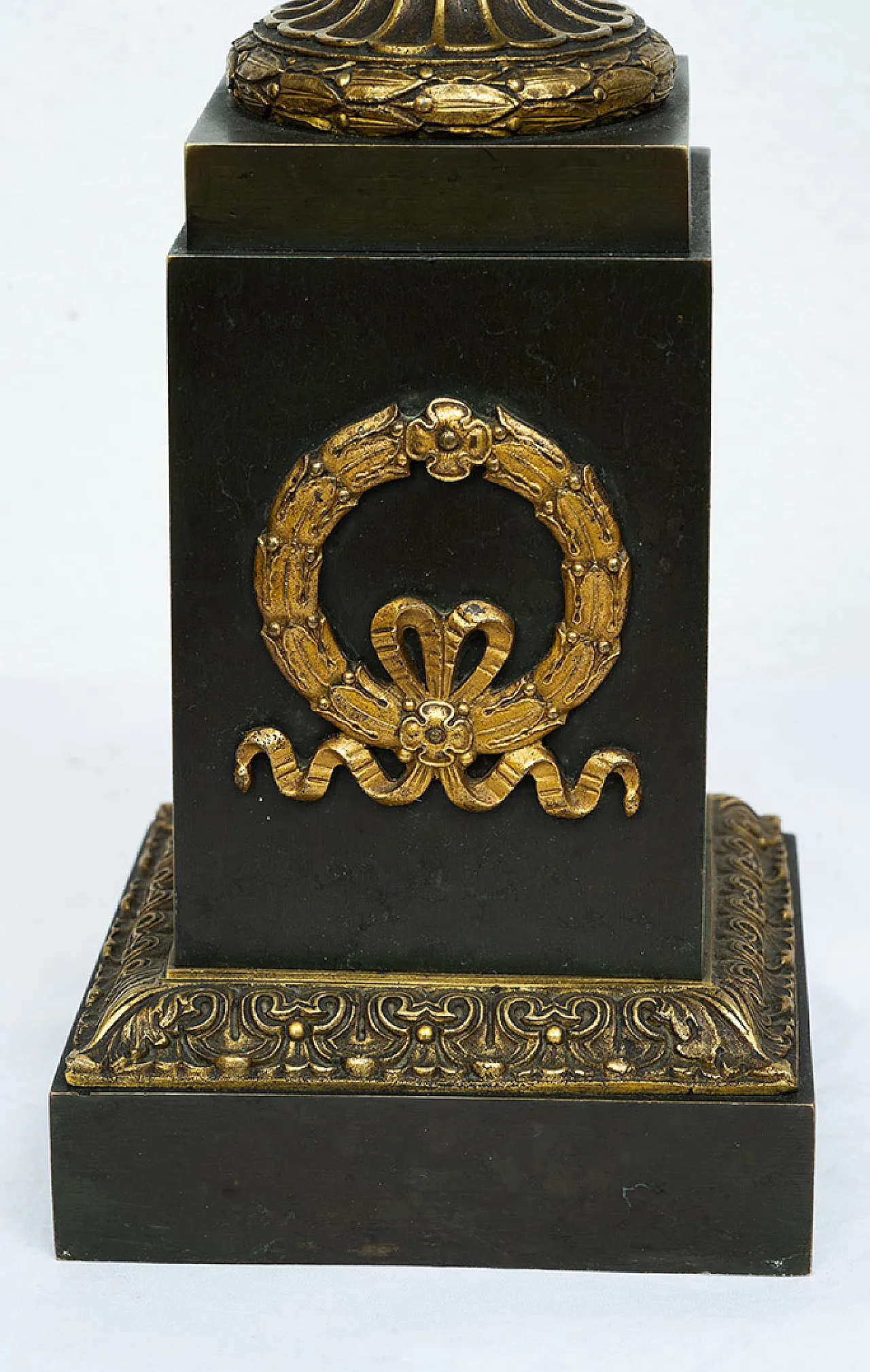 Pair of cassolette vases Carlo X in golden bronze and bronze, 19th c. 3