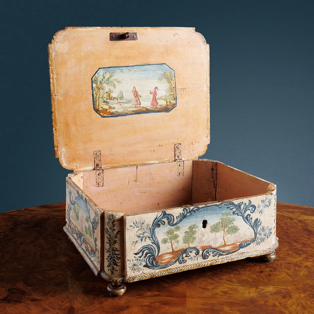 Portagioie in legno laccato, '700 2