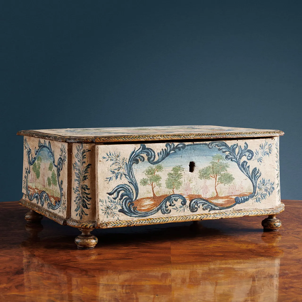 Portagioie in legno laccato, '700 3