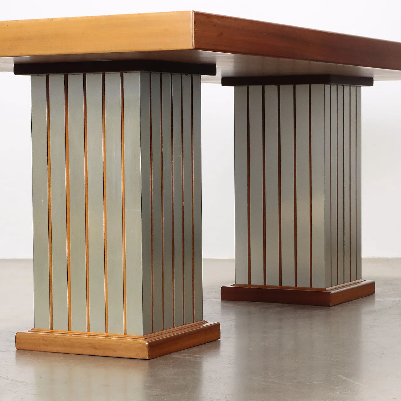 Tavolo in mogano impiallacciato e alluminio, fine '900 3