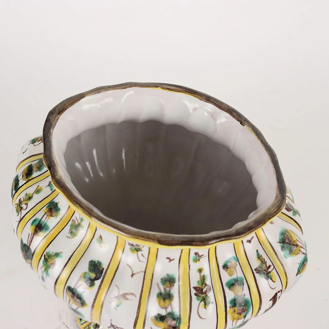 Vase in ceramic with lid of Levantino manufacture, 19th century 7