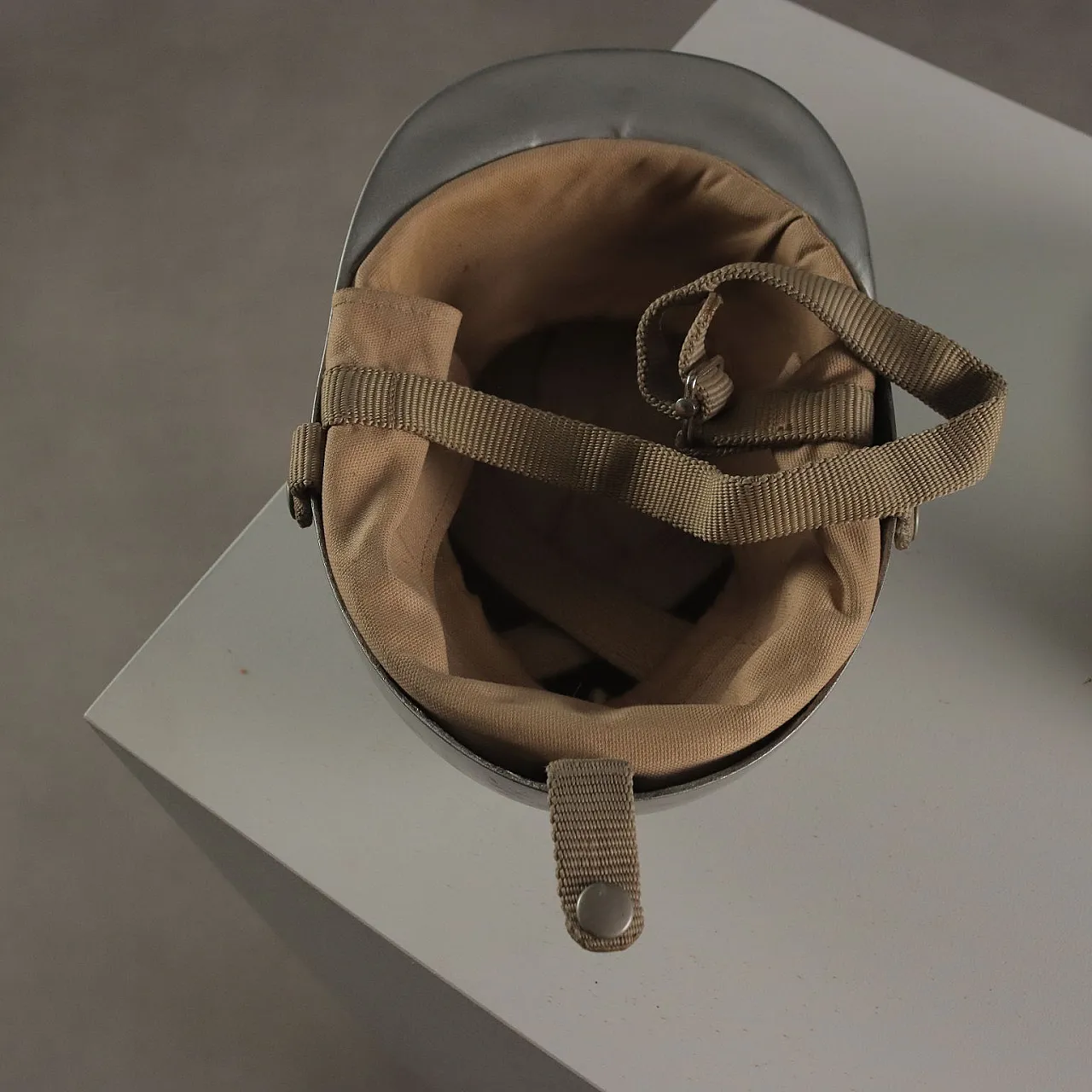 Jeb's 1000 Miglia pair of helmets collectors, late 20th century 5