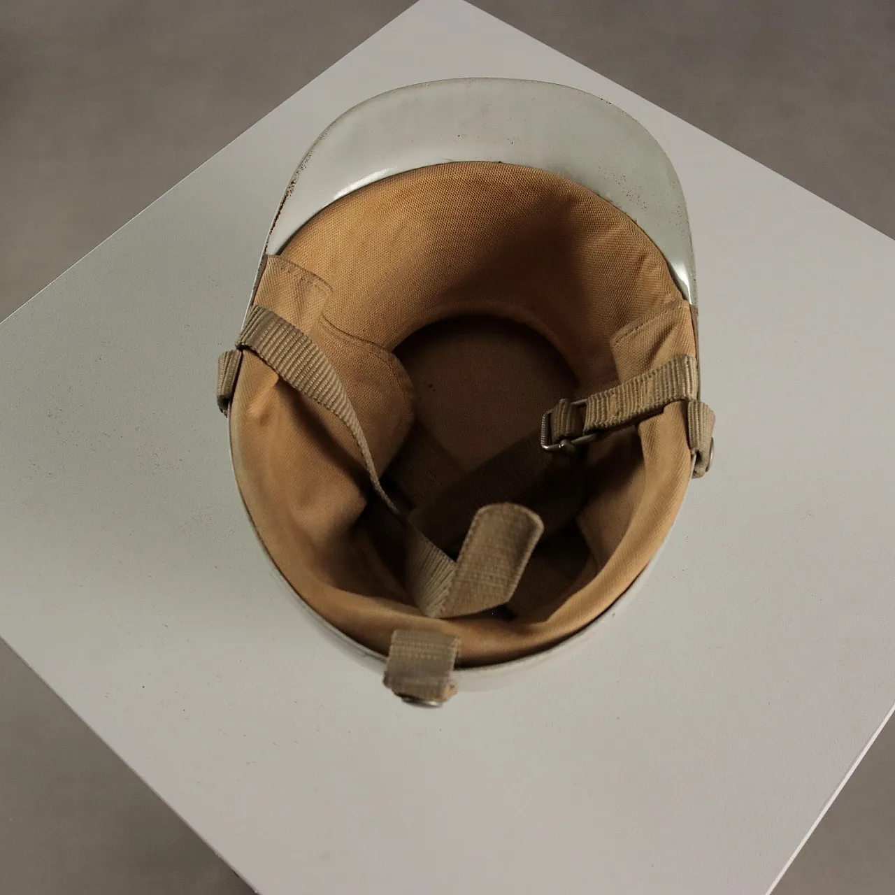 Jeb's 1000 Miglia pair of helmets collectors, late 20th century 7