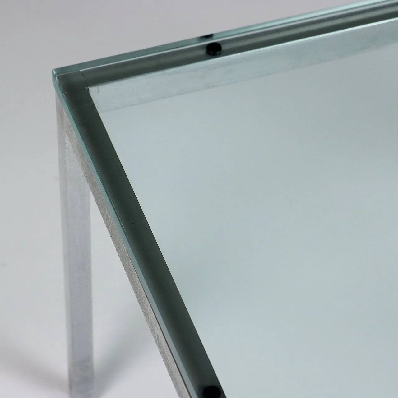 Tavolino quadrato in metallo cromato e vetro, anni '70 6