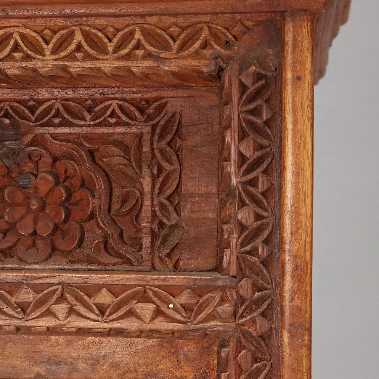 Indian open bookcase in exotic solid wood, 20th century 5