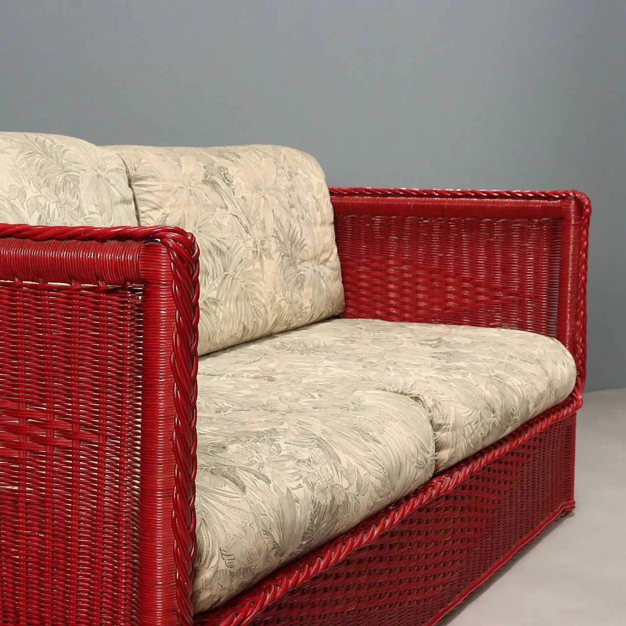 Divano a 2 posti in vimini rosso con cuscini imbottiti, anni '80 3