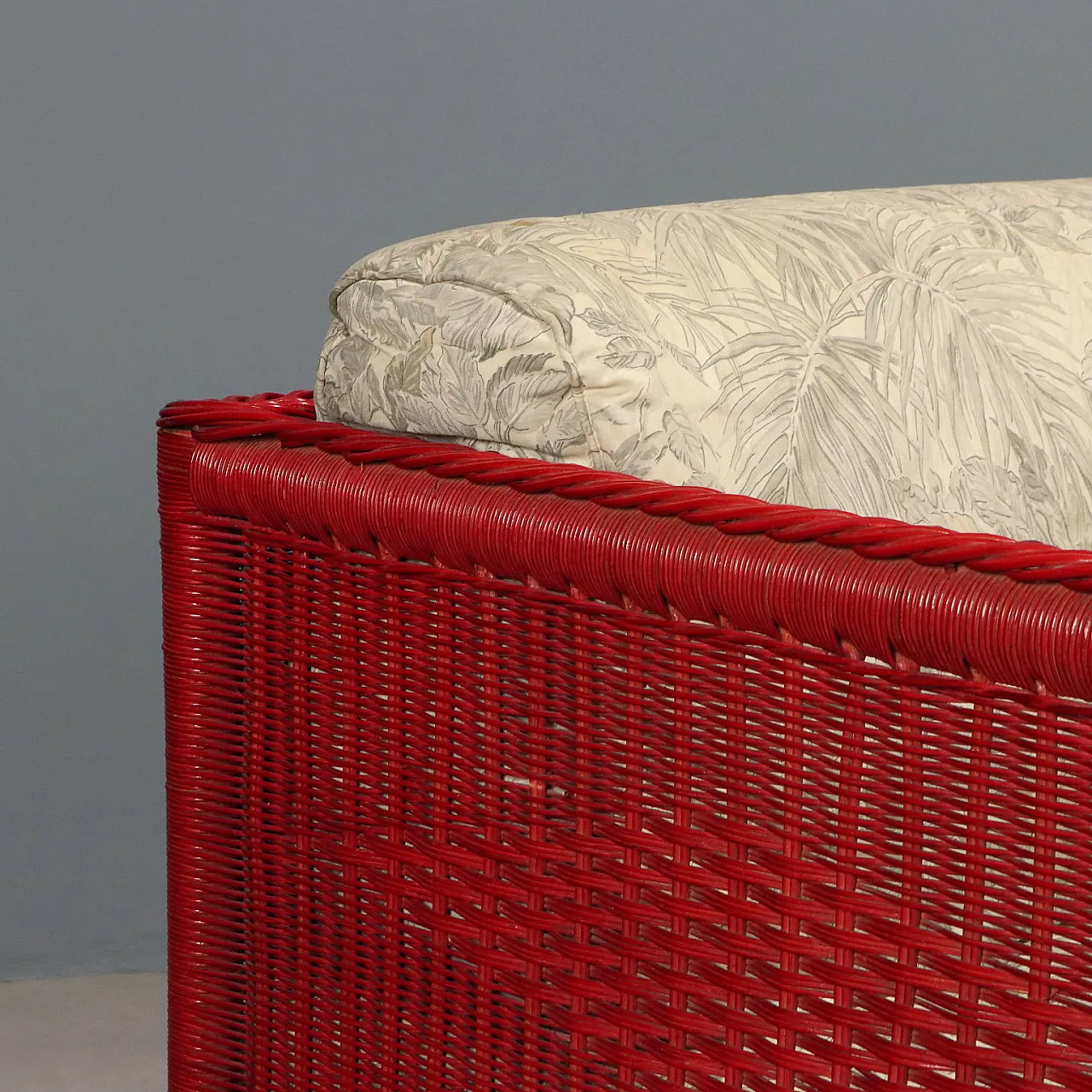 Divano a 2 posti in vimini rosso con cuscini imbottiti, anni '80 4