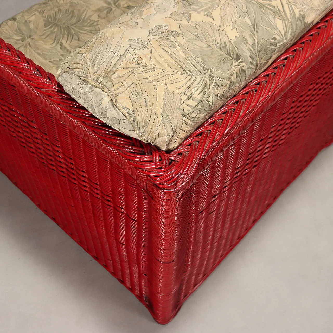 Divano a 2 posti in vimini rosso con cuscini imbottiti, anni '80 6