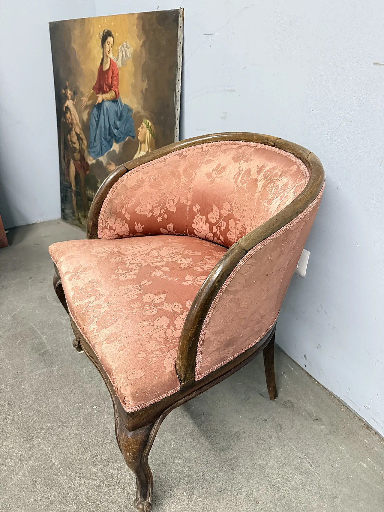 Poltroncina a pozzetto in noce Art Decò rivestimento in seta, 1940 10