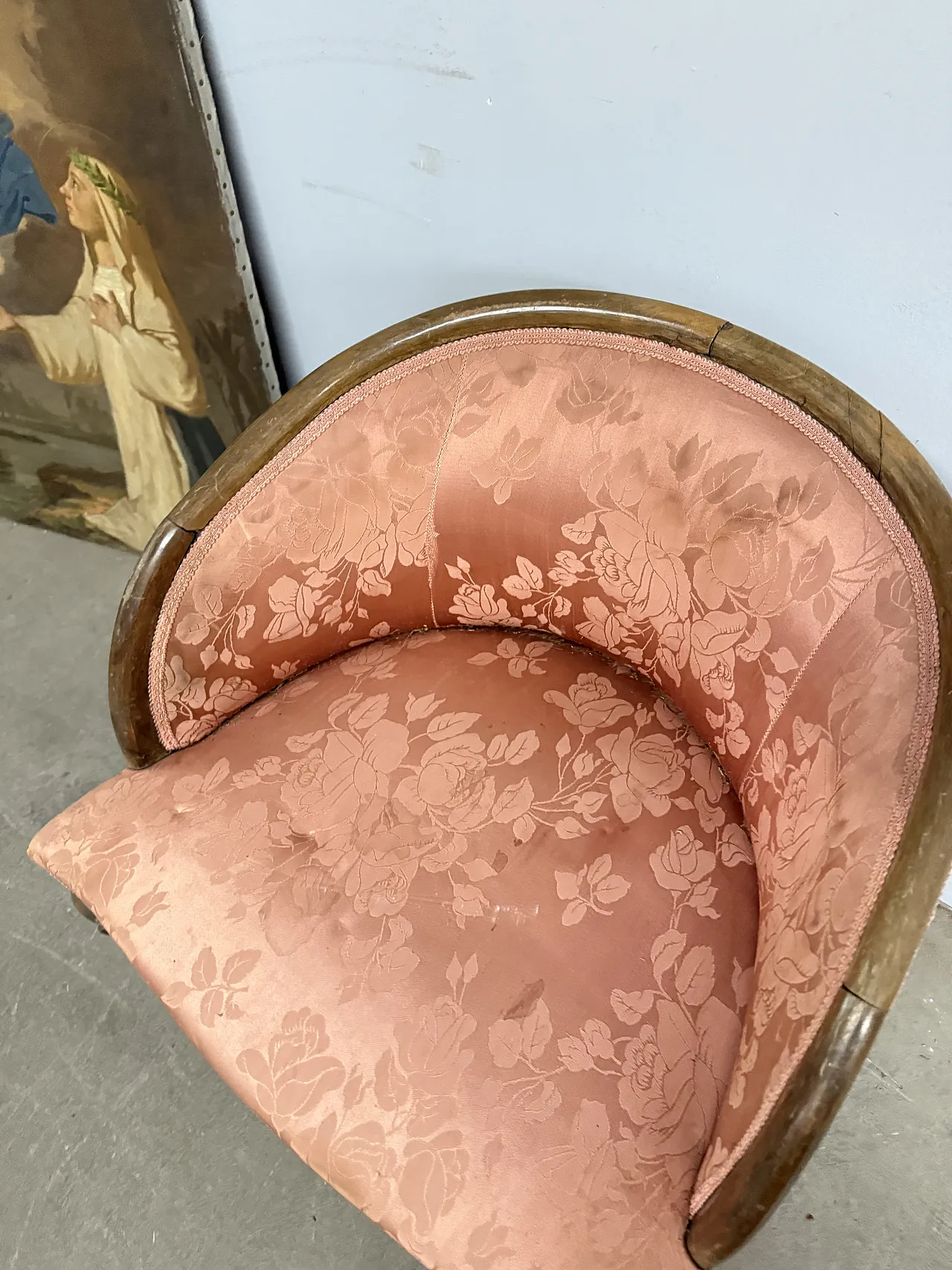 Poltroncina a pozzetto in noce Art Decò rivestimento in seta, 1940 17