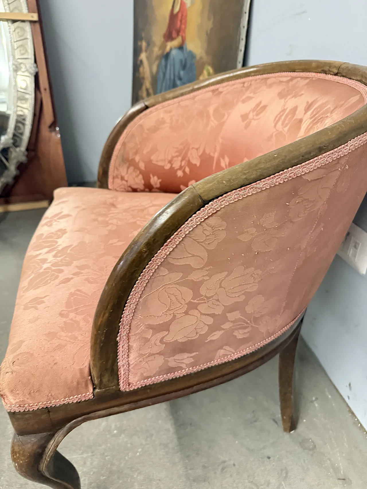 Poltroncina a pozzetto in noce Art Decò rivestimento in seta, 1940 18