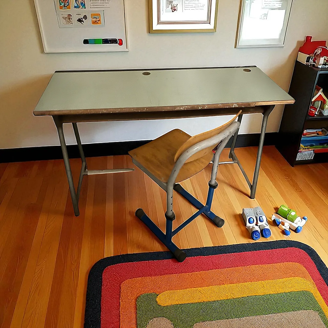 Scrivania e sedia per bambini francese di metà secolo, anni '70 13