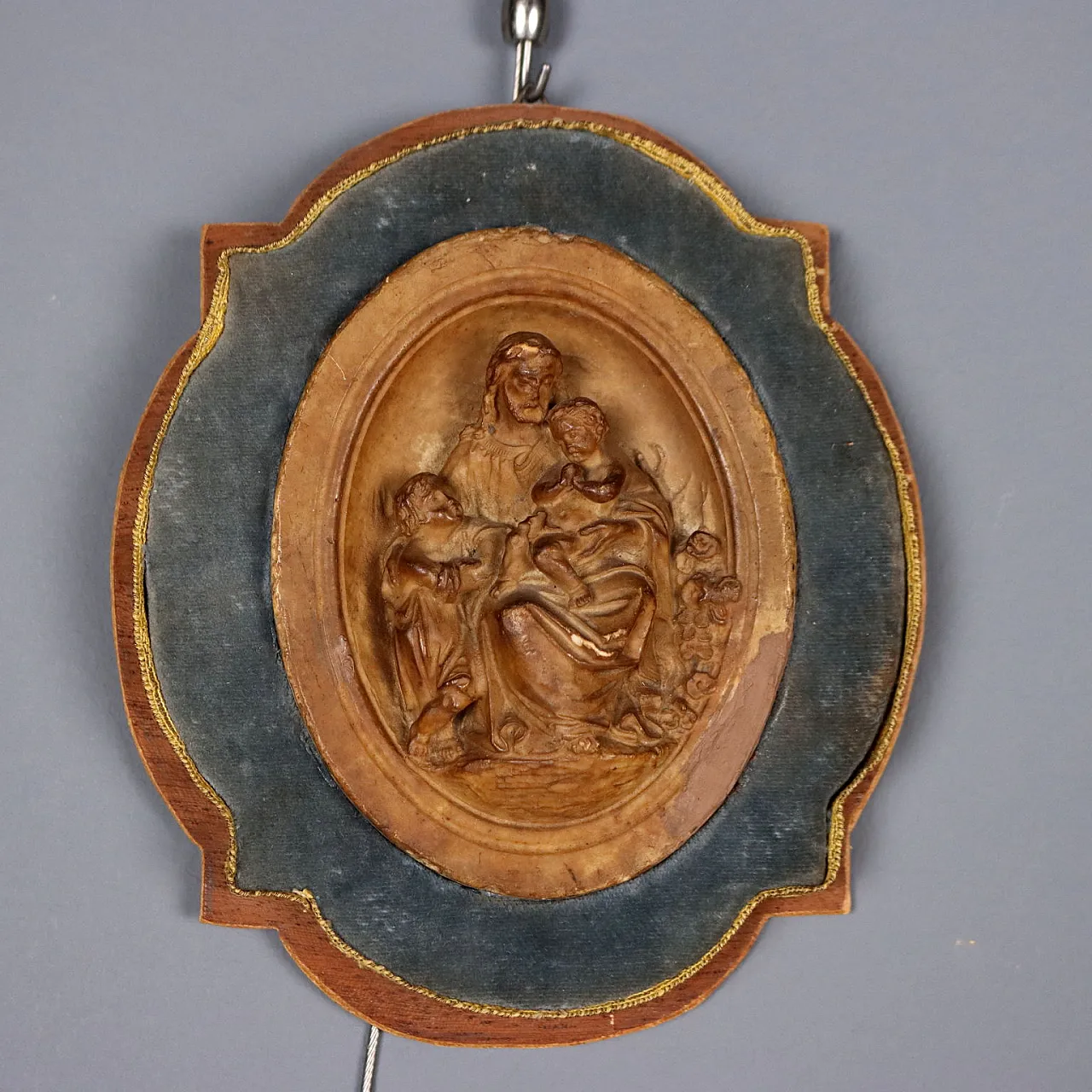 Coppia di bassorilievi in gesso patinato, '900 3