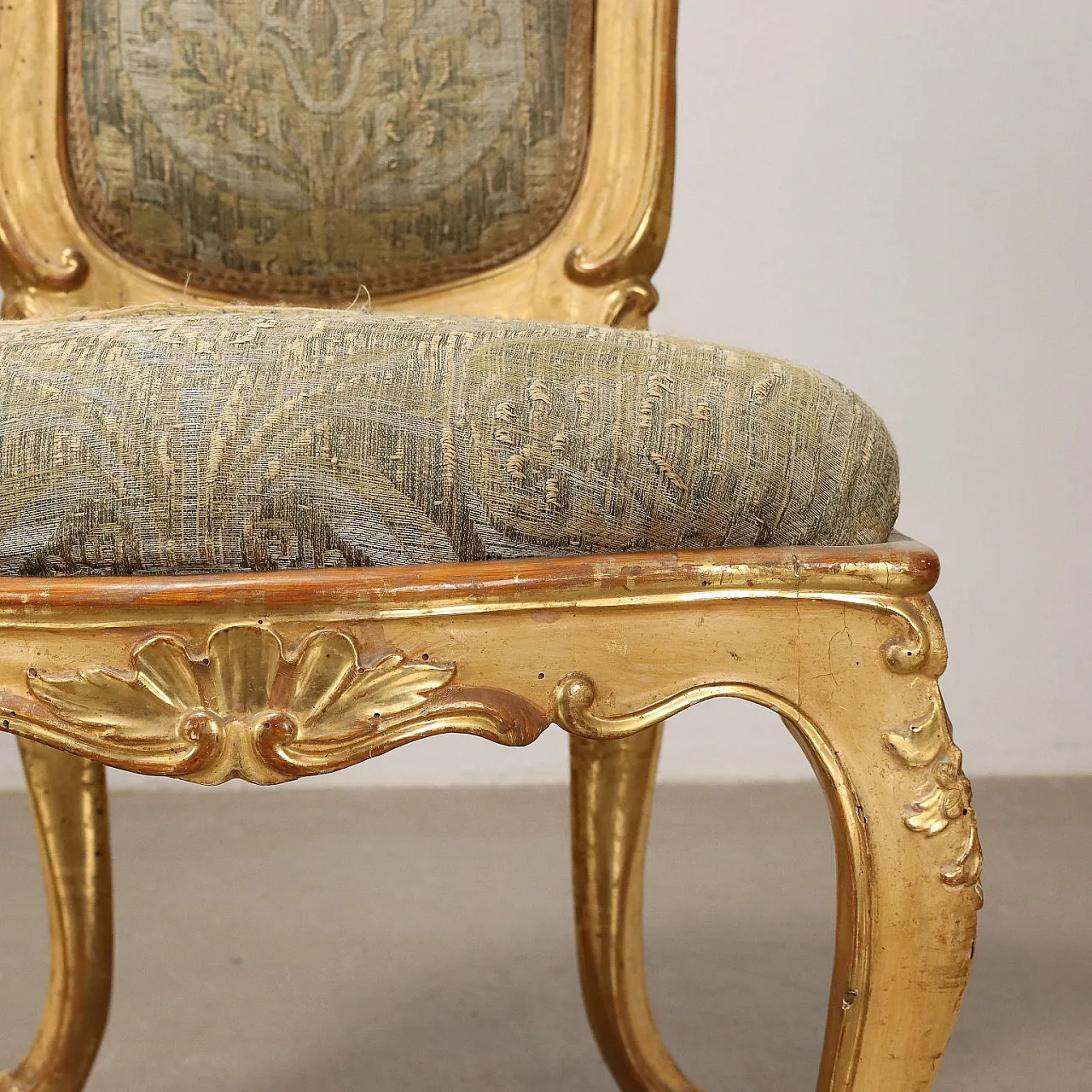Pair of laquered and gilded chairs with wiggly legs, 19th century 5