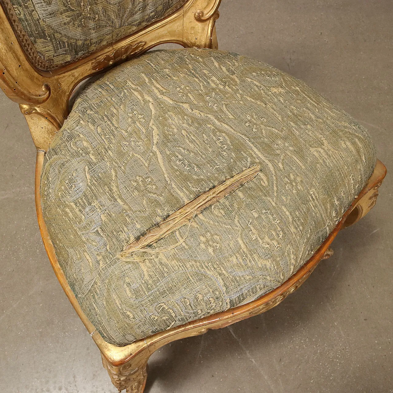 Pair of laquered and gilded chairs with wiggly legs, 19th century 7