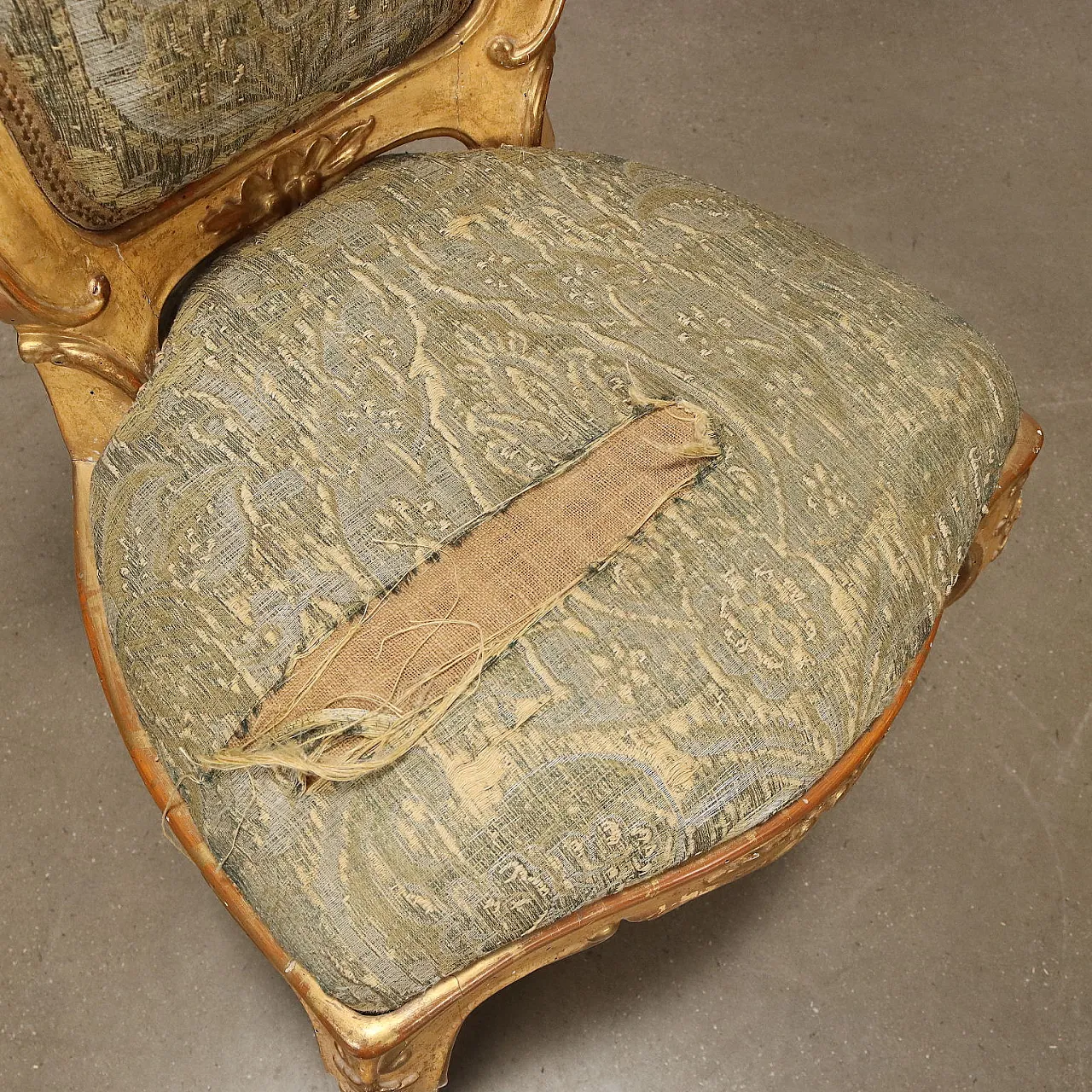 Pair of laquered and gilded chairs with wiggly legs, 19th century 8