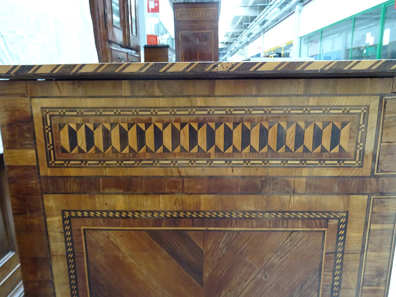 Louis XVI chest of drawers in inlaid cherry, second half 18th century 5